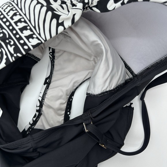 La Blanca Womens One Piece Swimsuit Size 10 Black White Ruched Slimming Beach - Picture 7 of 7